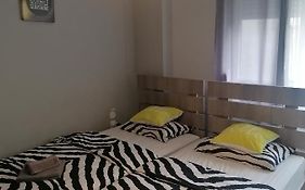 Aristotelous 1 Min Supercentral Mini Studio